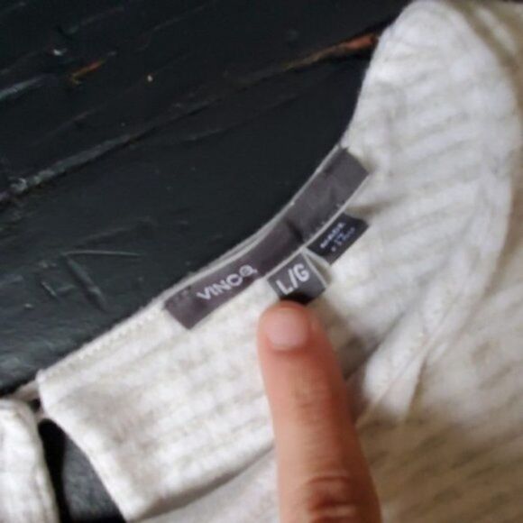 šøVinceĀ StripedāDressā - Picture 2 of 8